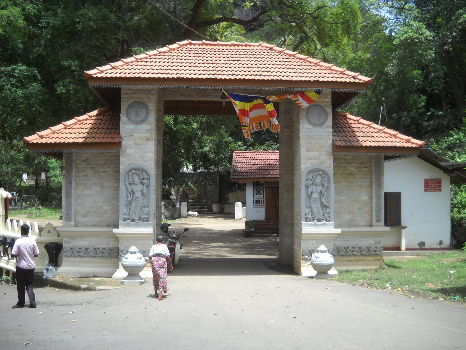 Mulkirigala Rock Temple entrance and heritage setting